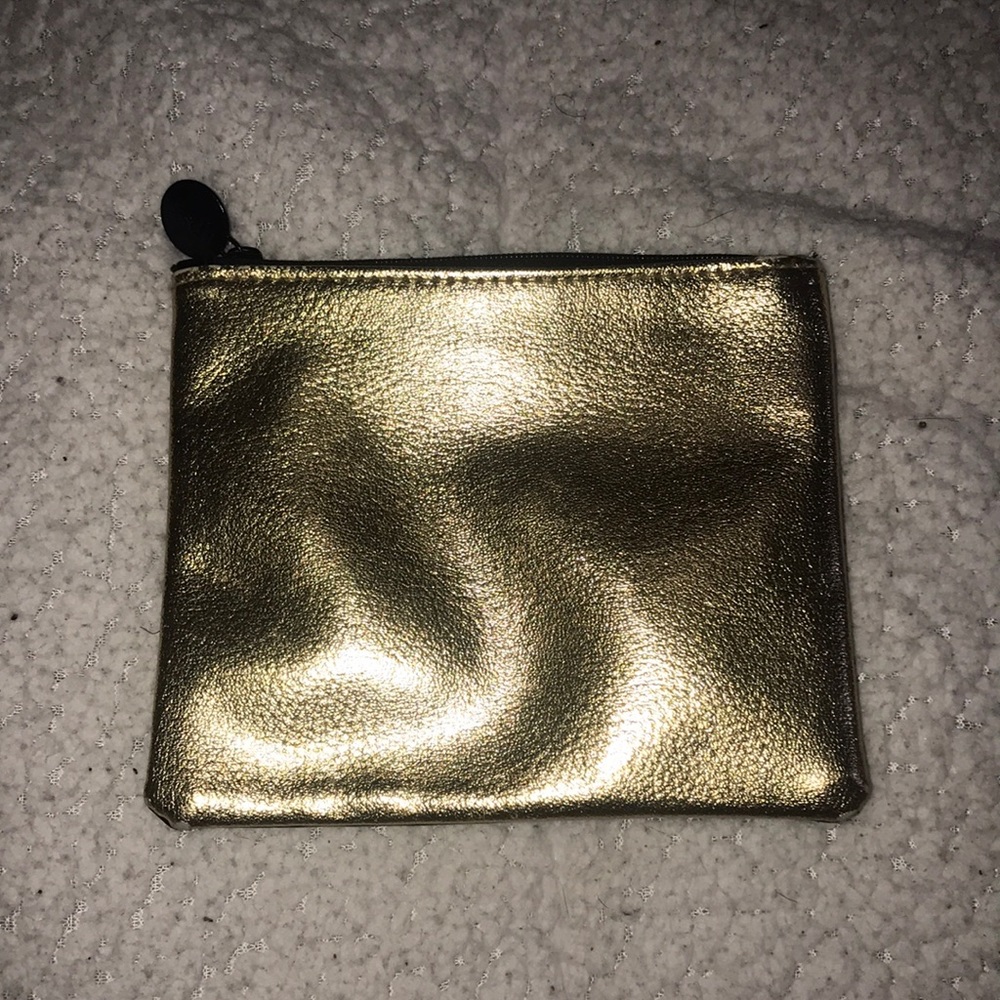 ❤️(5/$8) Metallic Makeup Bag - Picture 3 of 6